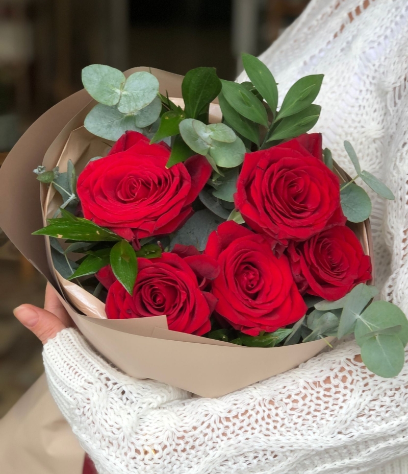 5' li İthal Ekvator Kırmızı Gül Buketi 
